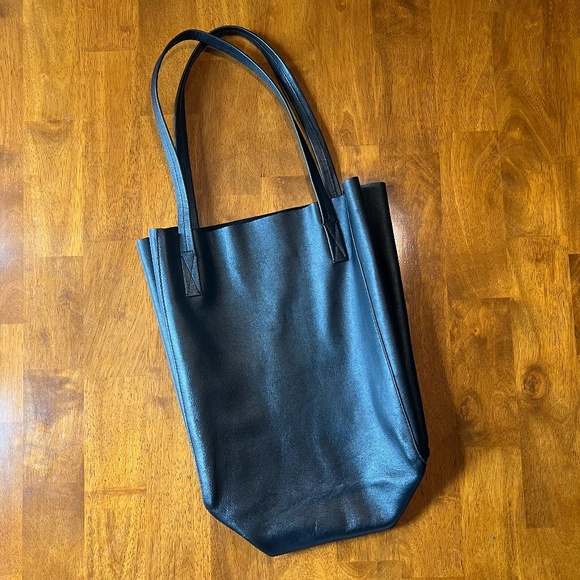 J. Crew Handbags - Carryall J. Crew 100% Leather Tote Bag